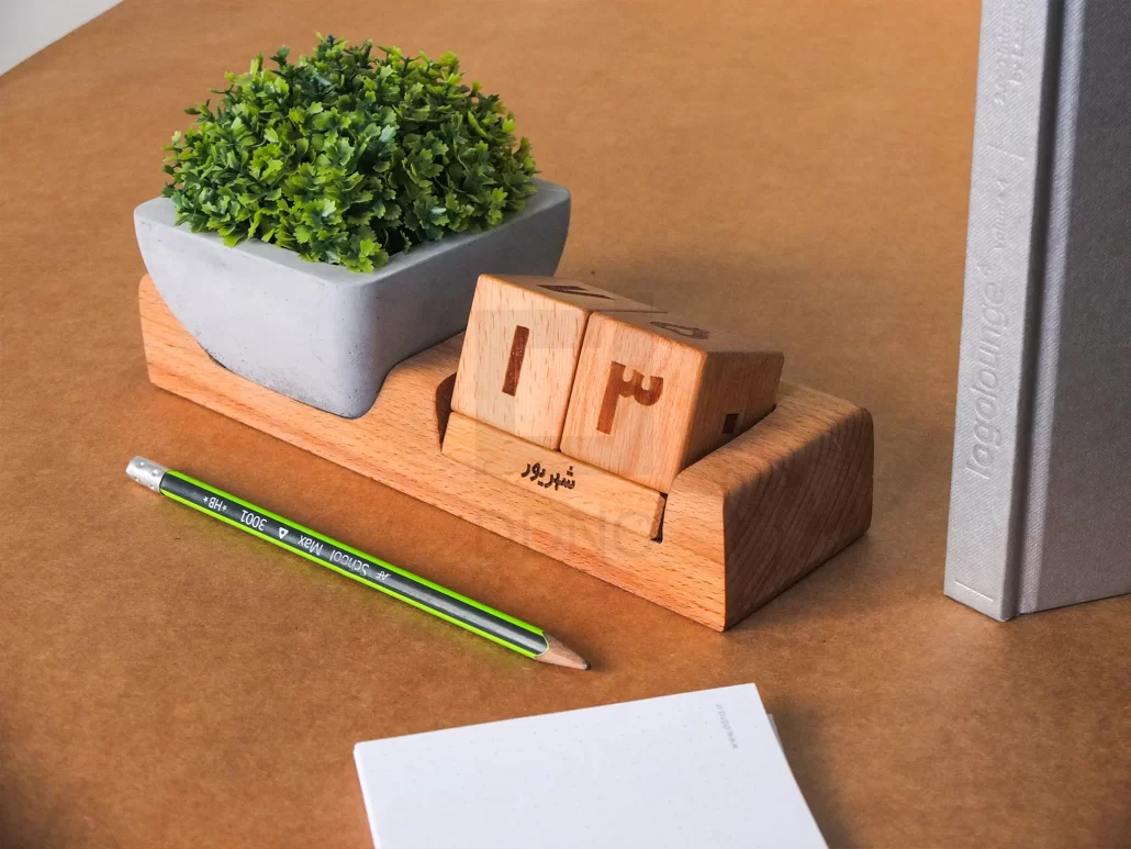 Wooden calendar and concrete vase6